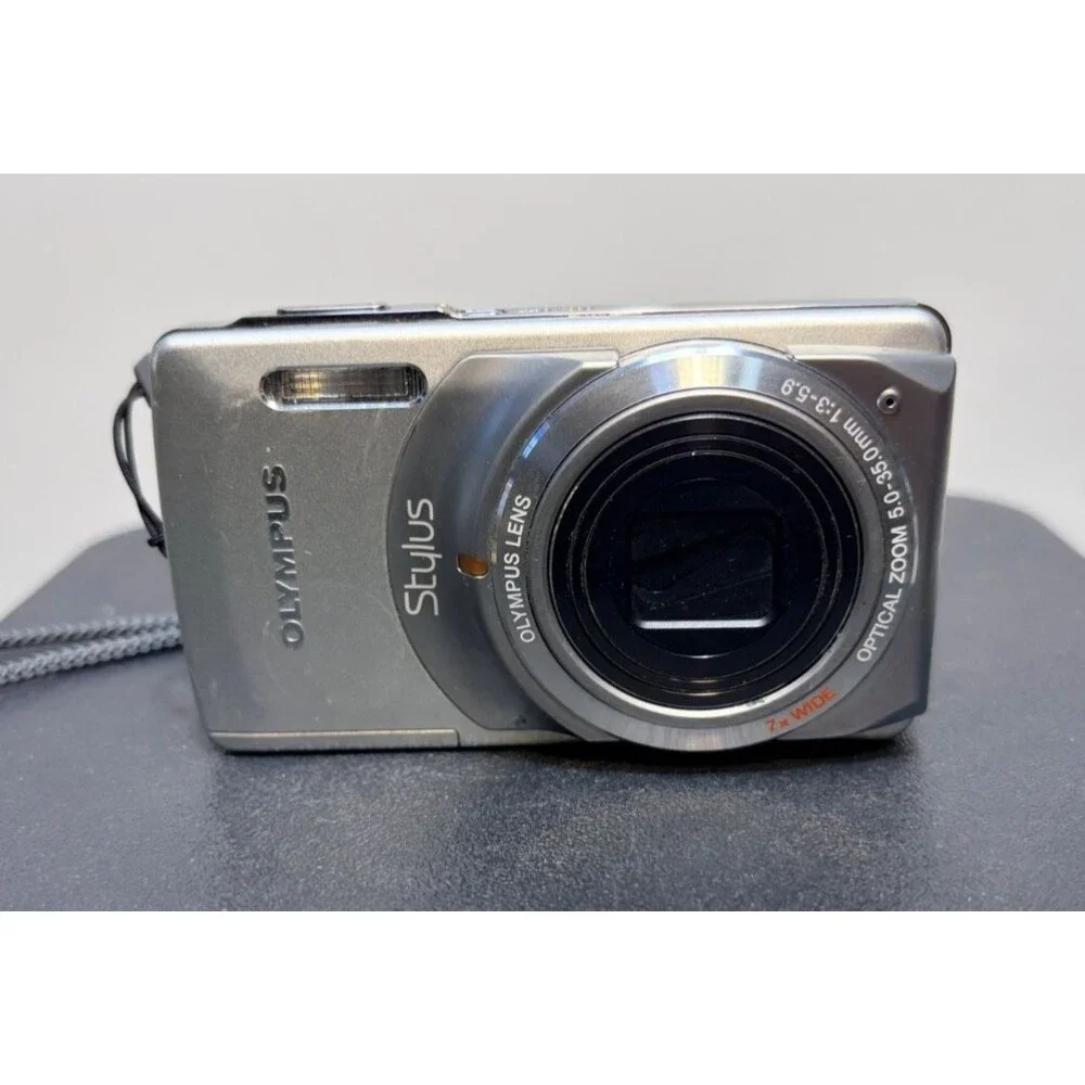Olympus Stylus 7010 12.0MP Digital Camera Silver Point Shoot w/Batt & charger